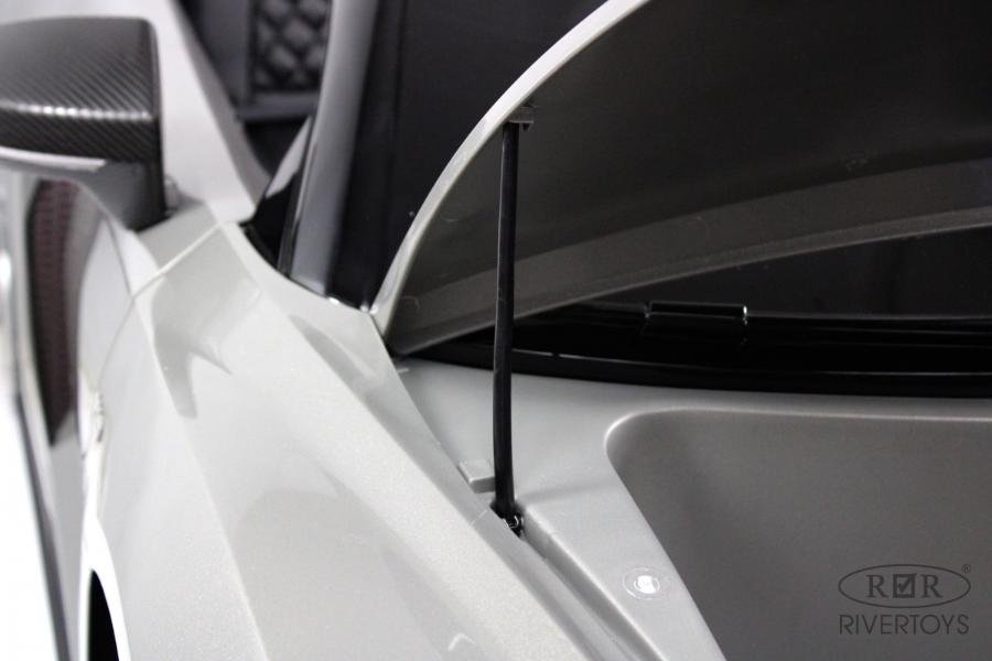 Детский электромобиль RiverToys AUDI R8 (M333MM) серый