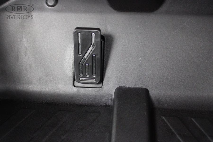 Детский электромобиль RiverToys BRP Can-Am Maverick (Y111YY) темно-розовый