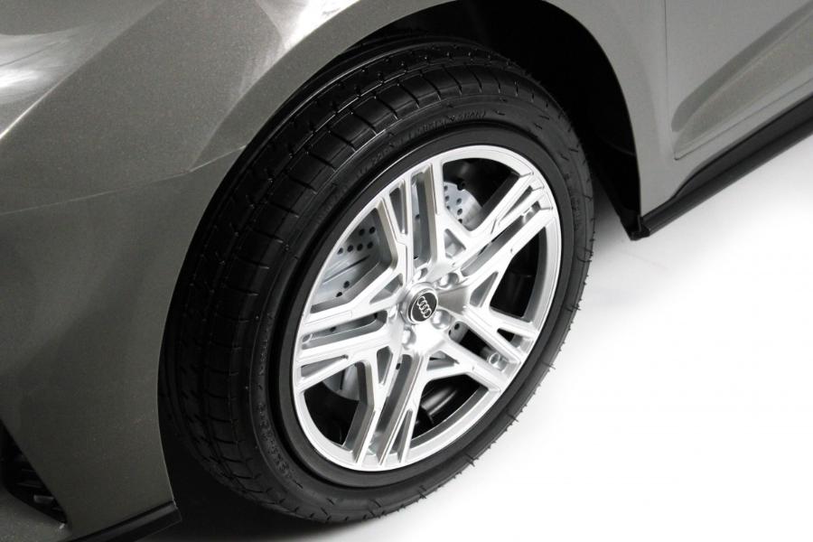 Детский электромобиль RiverToys AUDI R8 (M333MM) серый
