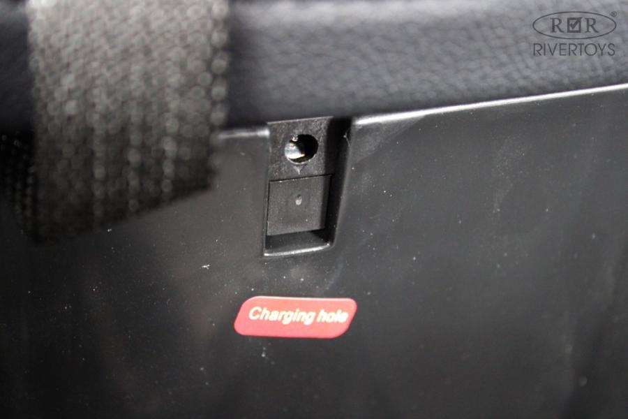 Детский электромобиль RiverToys F888FF-A 4WD синий