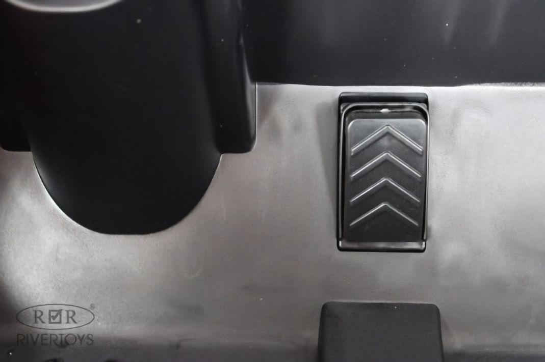 Детский электромобиль X707XX бело-оранжевый