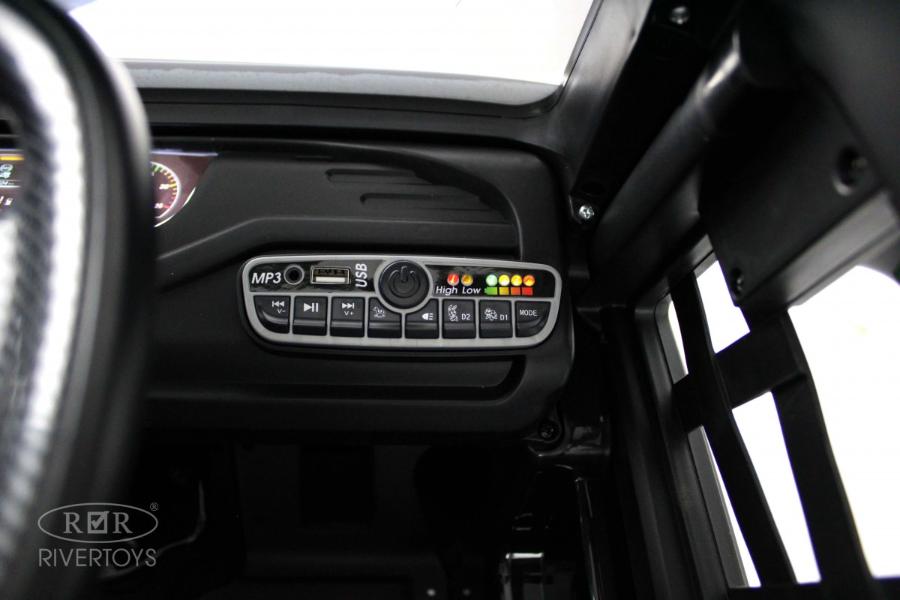 Детский электромобиль RiverToys Mercedes-Benz Axor с прицепом (H777HH) зеленый