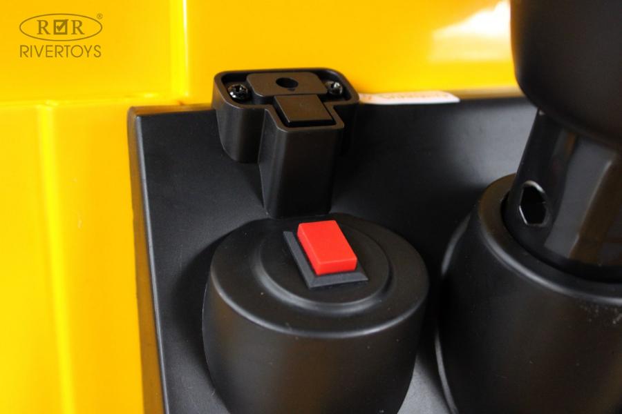 Детский электромобиль RiverToys G002GG желтый