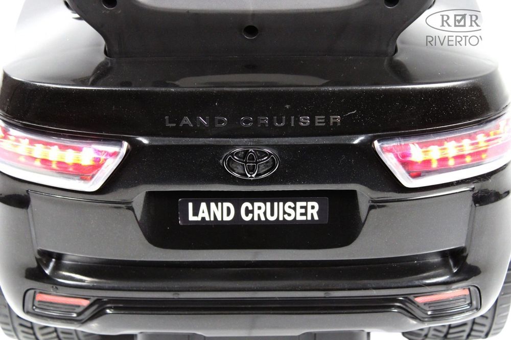 Детский толокар Toyota Land Cruiser 300 RiverToys (Z002ZZ-D) (черный)
