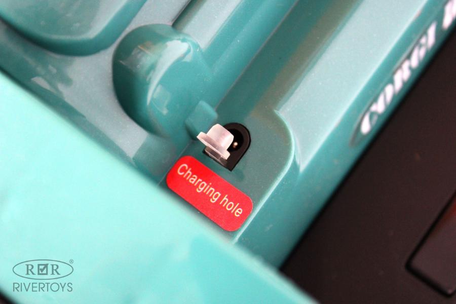 Детский электромобиль RiverToys K008AM зеленый