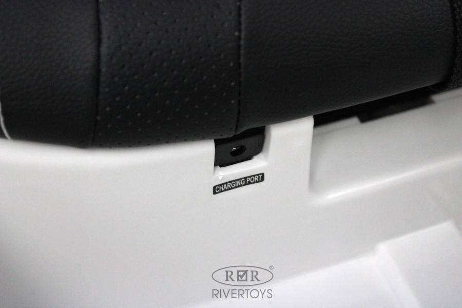 Детский электромобиль RiverToys Ford Mustang GT (A222MP) белый