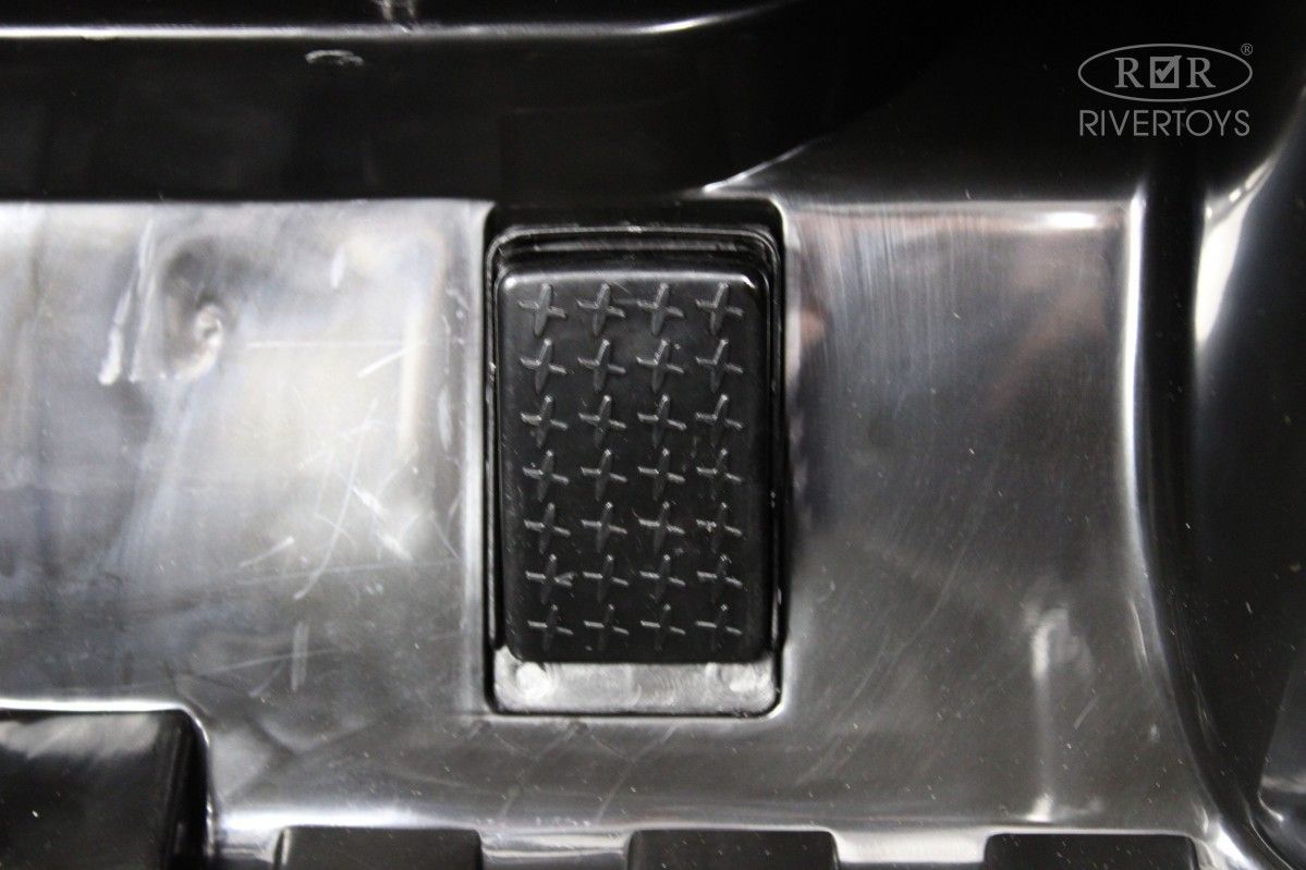 Детский электромобиль RiverToys Mercedes-Benz G63 (T999TT-BLACK             ) черный