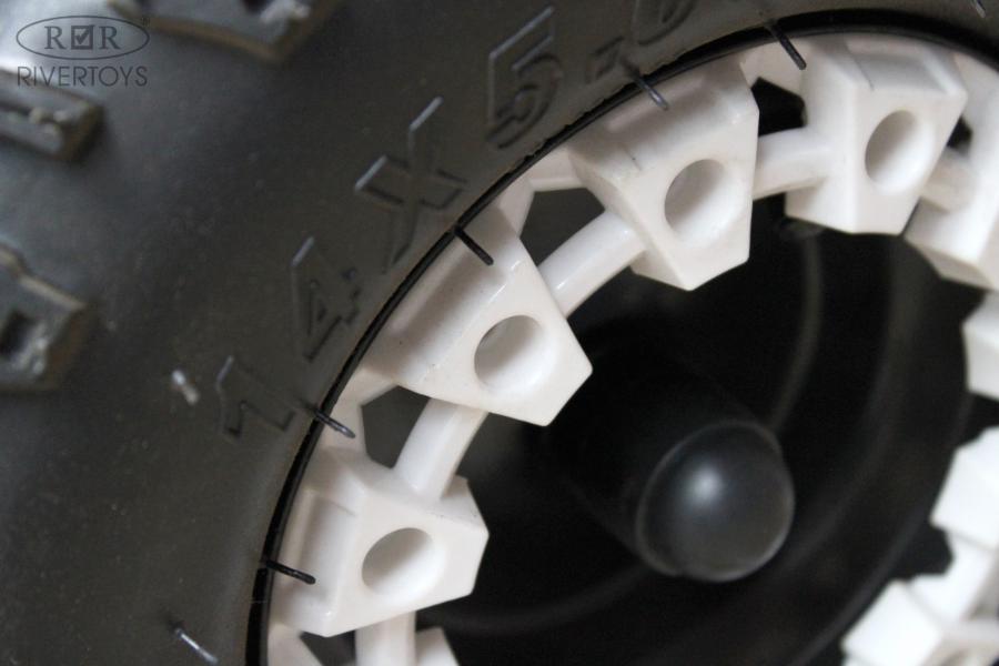 Детский электроквадроцикл RiverToys TIKI LUX белый Spider