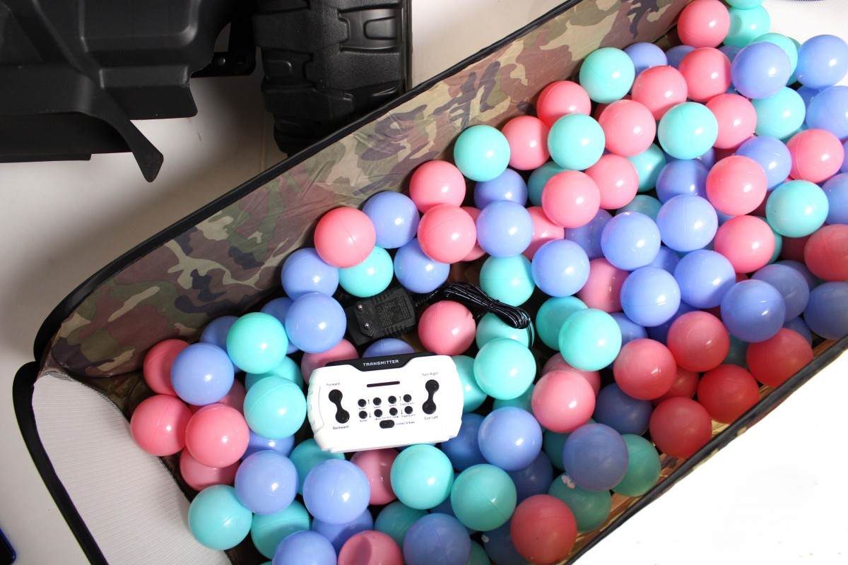 Детский электромобиль RiverToys трактор Volvo (Y444YY) желтый