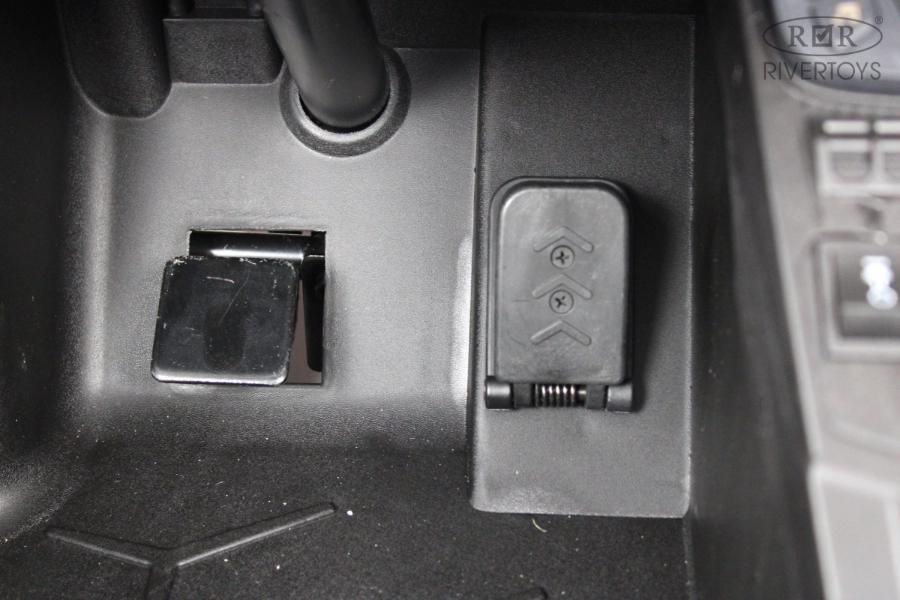 Детский электромобиль RiverToys Lamborghini Aventador SV (M777MM) красный