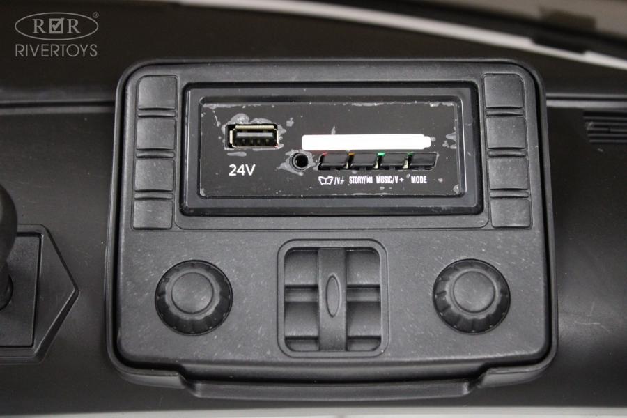 Детский электромобиль RiverToys Lamborghini Aventador SVJ (A111MP) белый