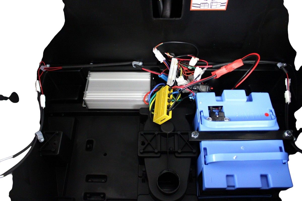 Детский электромобиль RiverToys Mercedes-Maybach G650 Landaulet (M999MM-BLACK) черный