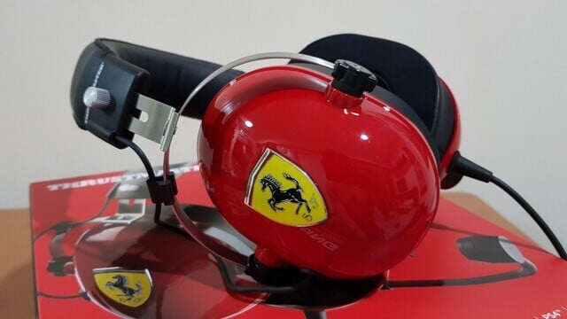 Обзор Thrustmaster T.Racing Scuderia Ferrari Edition