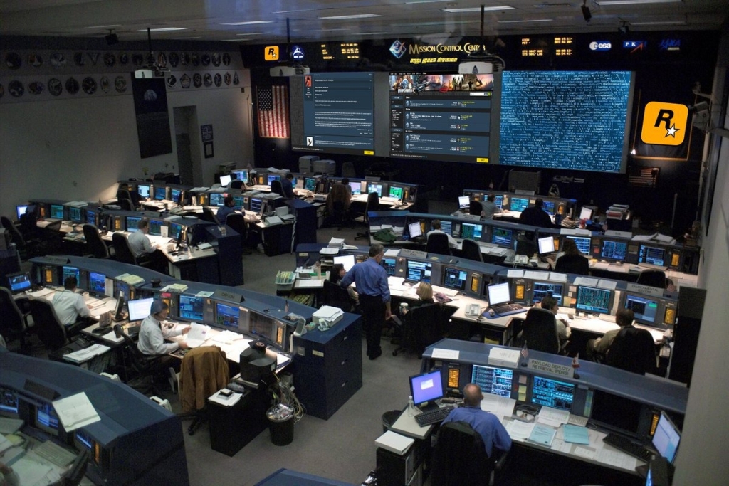 Сюда лучше вставить фото команды разработчиков или офиса студии вроде Naughty Dog или CD Projekt Red